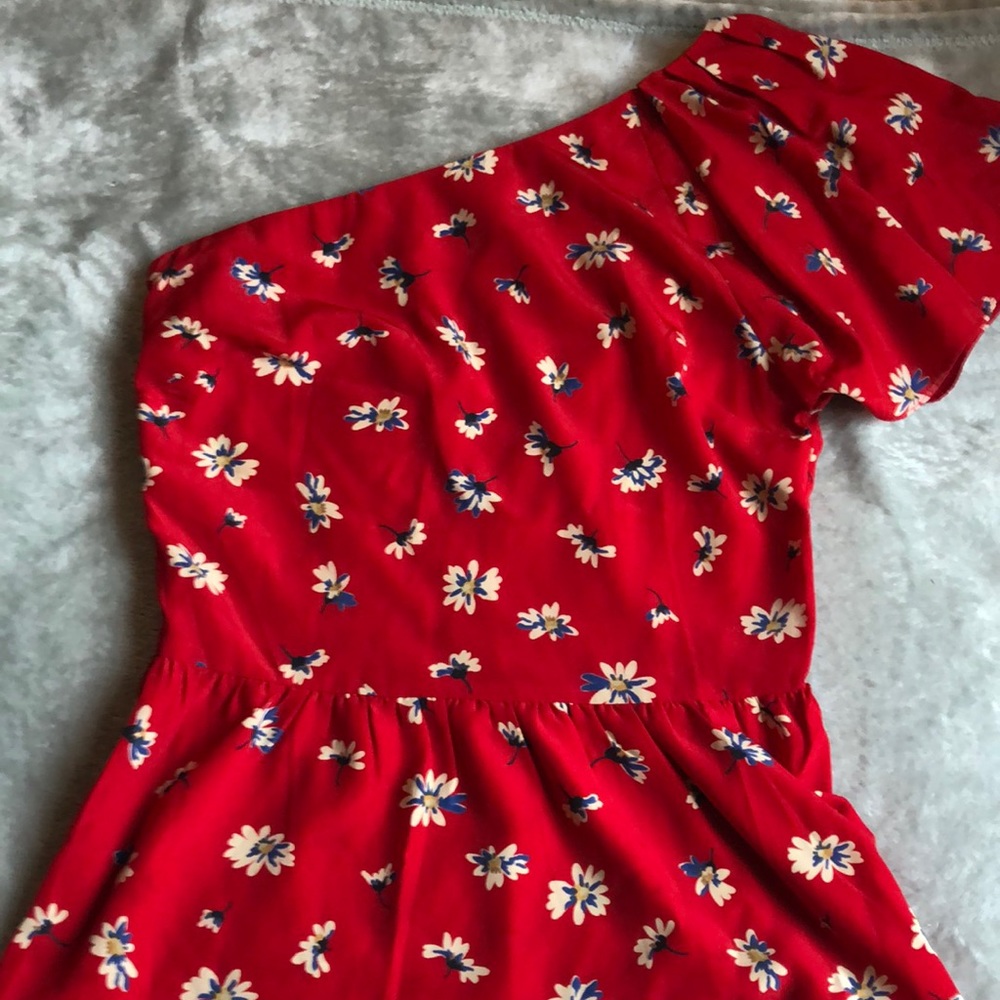 One shoulder peplum top